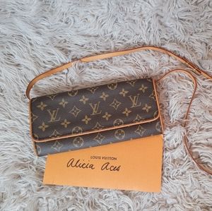 Rare Louis Vuitton Twin Pochette PM